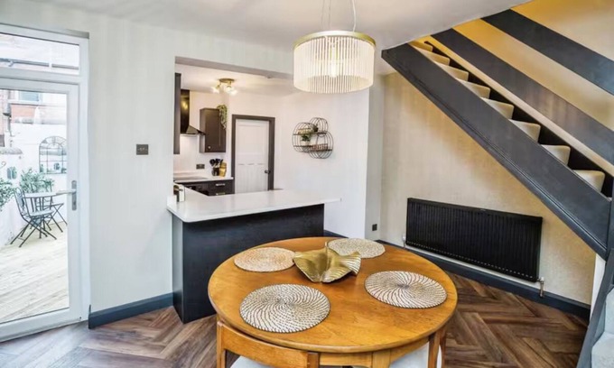 Chester Cottage | Cottage by Canal and Centre By Cheshire Escapes