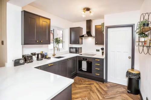 Chester House | Cottage By Canal and Centre By Cheshire Escapes