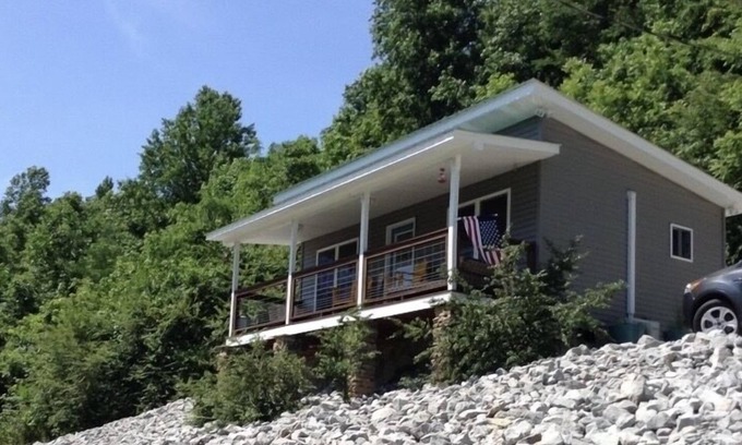 Estillfork Cottage | Cottage by the creek, beautiful Mountain View, perfect getaway!