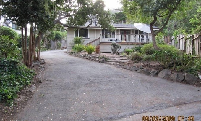 Carmel Highlands Cottage | Cottage by the Sea....Lovely Views w/Lots of Peace & Quiet - Pet Friendly !!