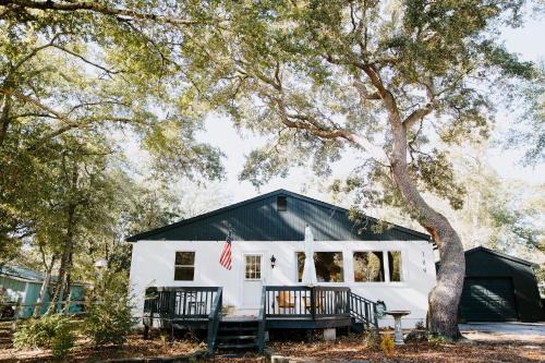 Long Beach House | Cottage by the Sea: Pagnotto Shellback House
