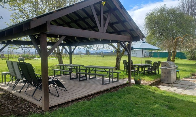 Newberg Cottage | Cottage by the Woods - Quiet getaway - In Oregon wine country.