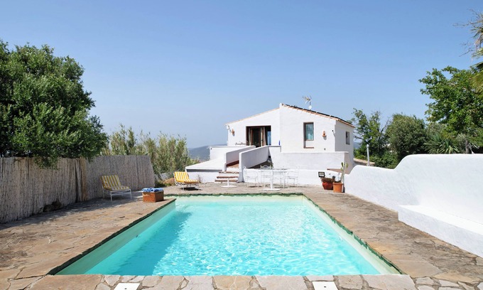 Facinas House | Cottage 'Casa De Los Pintores' with Private Pool, Wi-Fi and Air Conditioning