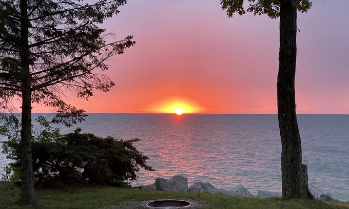 East Tawas House | Cottage charm pet friendly! Located on Lake Huron