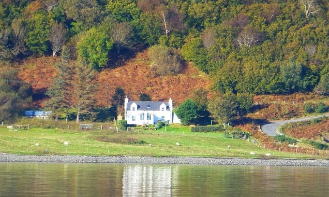 Isle of Scalpay Cottage | Cottage Close To Sea Shore With Sea and Mountain Views, 8 miles from Portree.