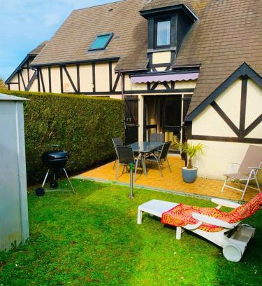 Cabourg House | Cottage cosy avec jardin, piscine et parking
