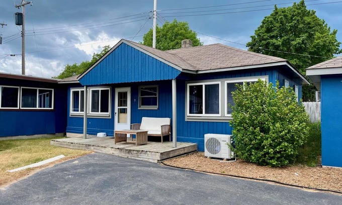 Oscoda Cottage | Cottage Cove · Lake Huron Beach Cottage No. 9