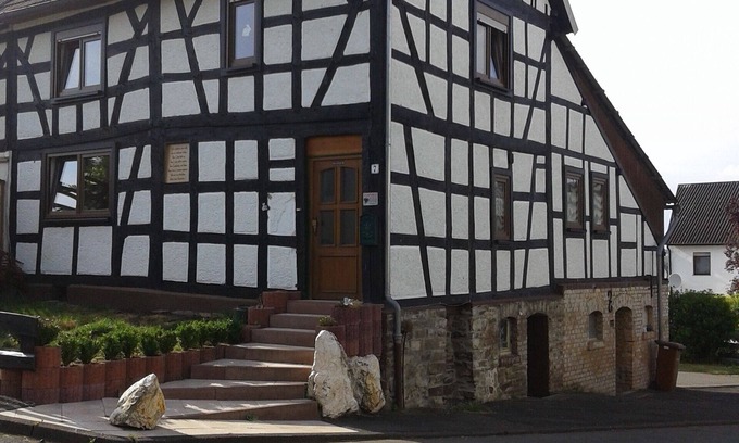 Neustadt House | Cottage for 7 people, near A3, ideal for fitters