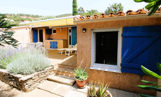 La Londe-les-Maures House | Cottage for 4 people - Air conditioning, tennis, and shared pool