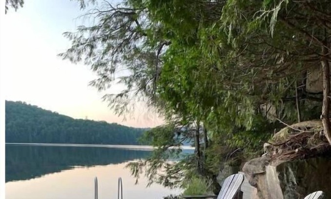 Kearney Cabin | Cottage getaway on private Loon Lake bay