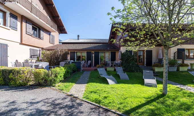Thones Apartment | Cottage 'Gîte Cotagne' with Mountain View, Private Terrace and Wi-Fi