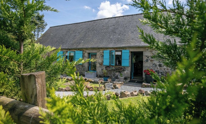 Lohuec House | Cottage 'Gite De Ste Therese' with Private Terrace and Wi-Fi
