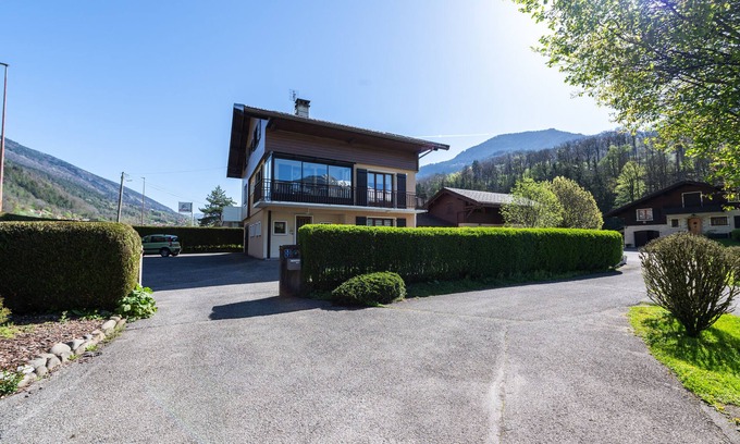Thones Ski Chalet | Cottage 'Gîte La Marmotte' with Mountain View, Private Terrace and Wi-Fi