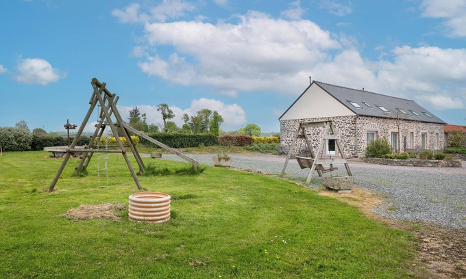 Andel House | Cottage 'Gite Ville Marie' with Private Terrace, Shared Garden and Wi-Fi