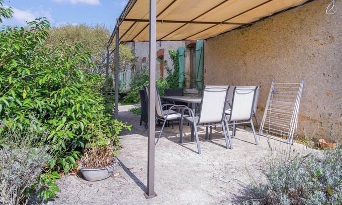 Giroux Other | Cottage in an old remote farmhouse near Châteauroux