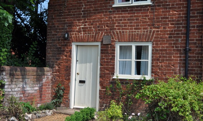 Brampton Cottage | Cottage In Brampton (Near Aylsham), Norfolk