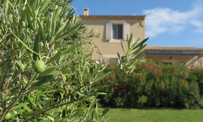 Cabrieres-d'Avignon Apartment | cottage in Luberon