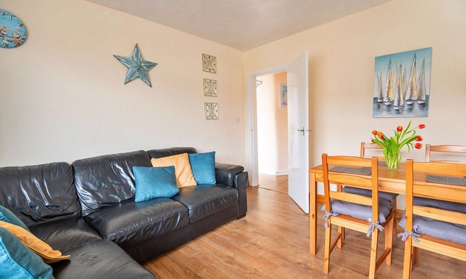 Kinmel Bay Cottage | Cottage in Kinmel Bay near Nature Reserve