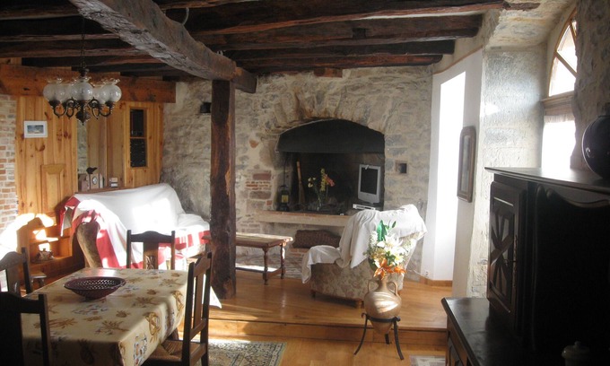 Labarthe-Bleys Cottage | Cottage in medieval village near Cordes / sky
