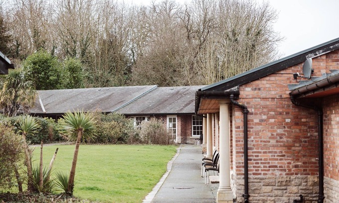 Eaton Mascott Cottage | Cottage in Netley Hall with Scenic Trails
