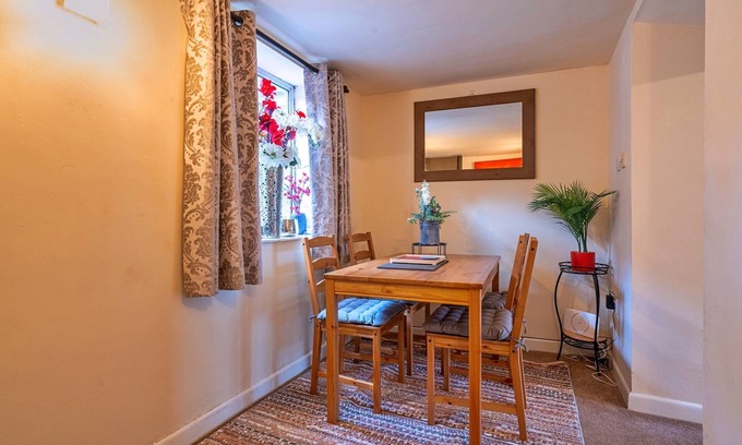 Tideswell Cottage | Cottage in Peak District near Chatsworth House