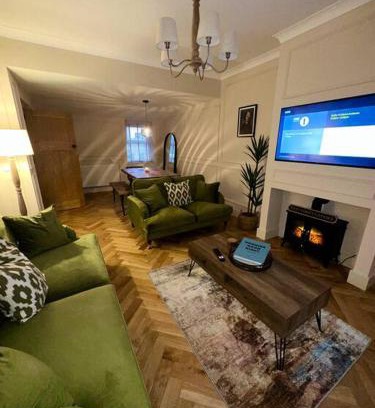 Pembroke House | Cottage in Pembroke, Close to beaches