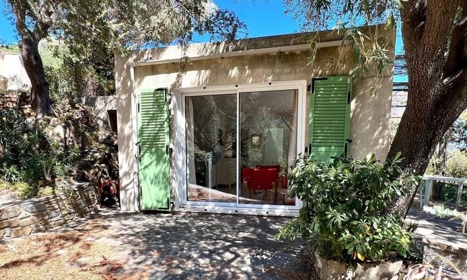 Le Lavandou Cottage | Cottage in St. Clair near Sandy Beach