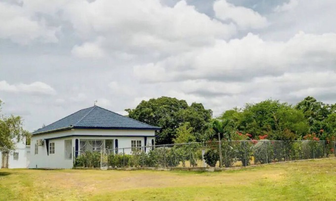 Lacovia Cottage | Cottage in the country with a mountain view