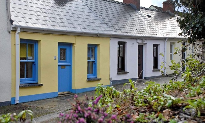 Little Haven Cottage | Cottage in the heart of Little Haven - walking distance to beach - with parking