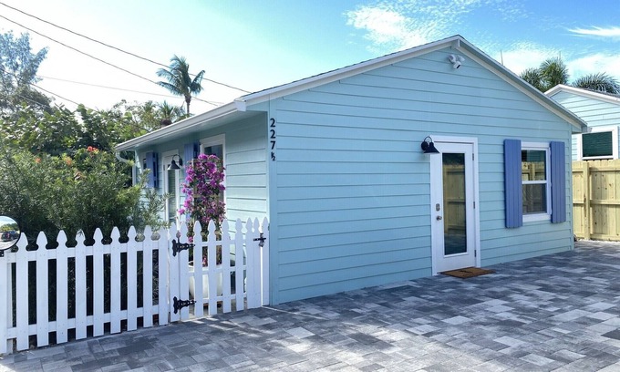 Pineapple Grove Arts District Cottage | Cottage in the Heart of Downtown Delray Beach! Walk everywhere!