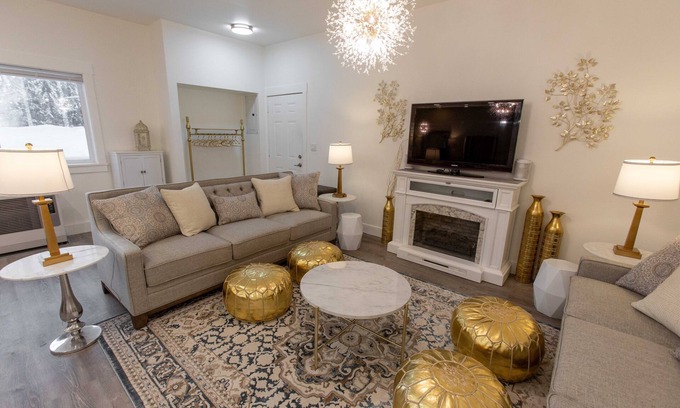 Fairbanks House | Cottage in the hills with room for the whole family!