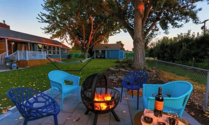 Milton-Freewater House | Cottage in The Rocks/nRemodeled Bungalow nestled in the Vineyards & Orchards