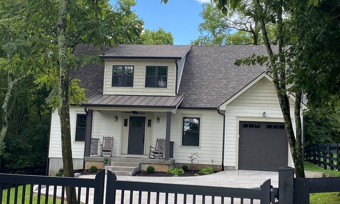 Lexington Cottage | Cottage is located on scenic byway in beautiful bluegrass region of Lexington KY