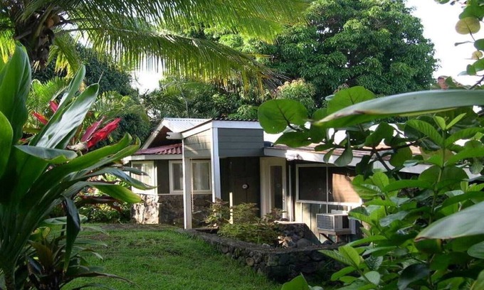 Honaunau-Napoopoo Cottage | Cottage-like Duplex in South Kona on the Big Island. Sleeps two adult guests
