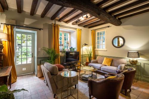 Centre House | Cottage Livingstone by Cocoonr
