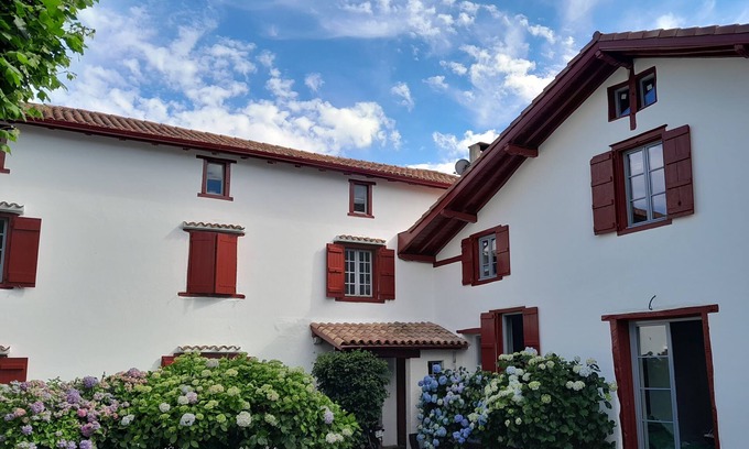 Urcuray Cottage | Cottage located in a natural environment, located between sea and mountain.