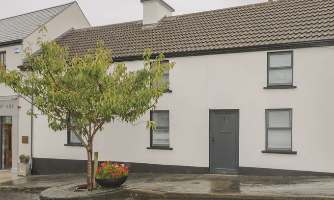 Ballycastle Cabin | Cottage - Main Street, BALLYCASTLE, COUNTY MAYO