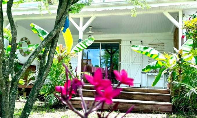 Saint-Pierre Cottage | Cottage Majo Lounge located in Saint Pierre in a tropical garden 5min from the sea