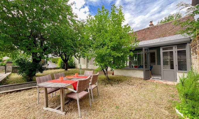 Montlouis-sur-Loire Cottage | Cottage near castles, garden, parking, max 4 people
