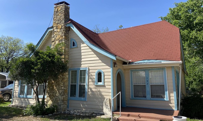 Center Point House | Cottage near Downtown Center Point, 10 min to Kerrville & Comfort, pet-friendly