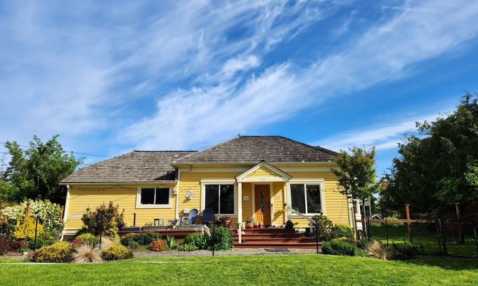 Port Townsend House | Cottage, North Beach. Entire House and grounds. Country Charm.