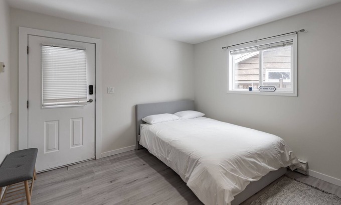 Squamish House | Cottage on Bear Claw Estate , Close to great outdoor activities