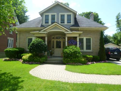 Stratford Bed & Breakfast | Cottage on Caledonia Bed & Breakfast