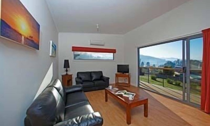 Dover Apartment | Cottage on Chapman, beautiful Bay Views