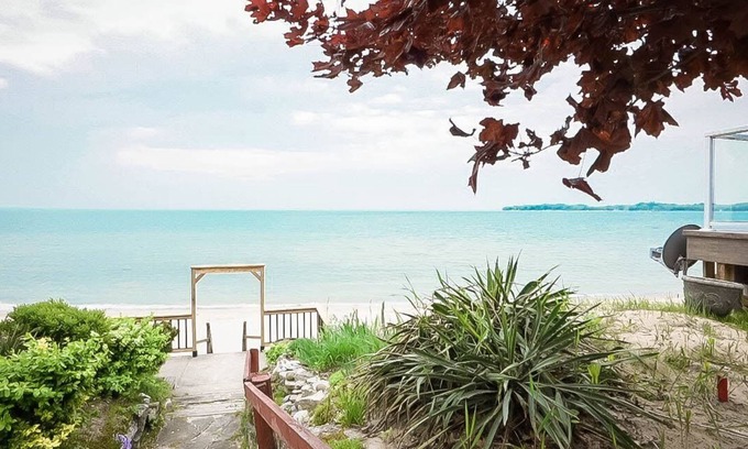 Crystal Beach House | Cottage on Crystal Beach | 3BR & BBQ!