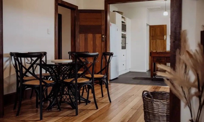 St Marys Apartment | Cottage on Groom - St Marys Charm and Convenience