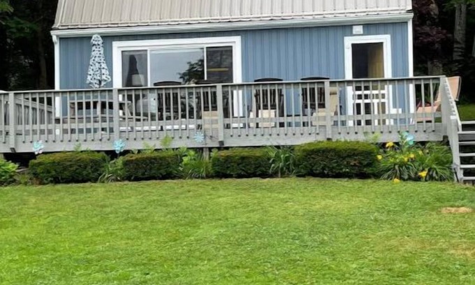 Brackney Cottage | Cottage on Laurel Lake, perfect for a family