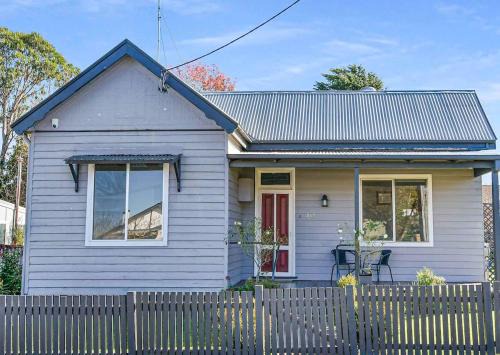 Orange House | Cottage on Lords