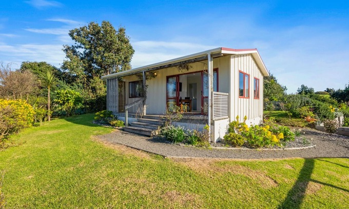 Waikanae House | Cottage on Rutherford – Waikanae Holiday Home