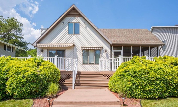 Ocean Pines Cottage | Cottage on the Canal minutes from Ocean City, Assateague Island and Ocean Downs